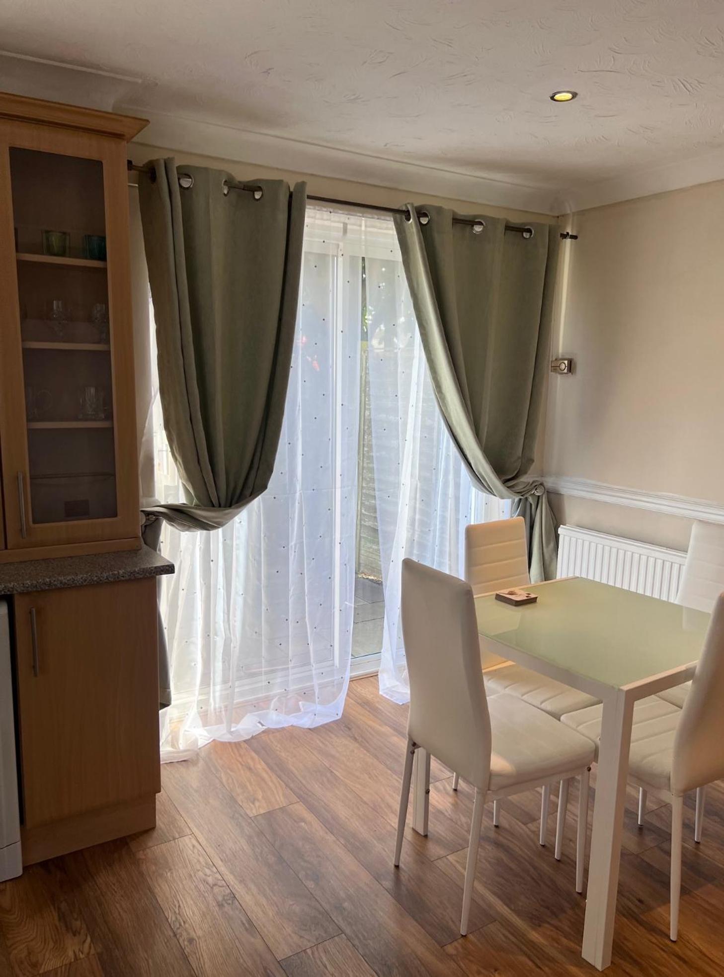 Newport Pagnel Guest House نيوبورت باجنل المظهر الخارجي الصورة